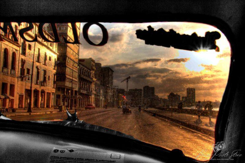 Ride on Havana Malecón 3 | 1952 Oldsmobile Photo Download