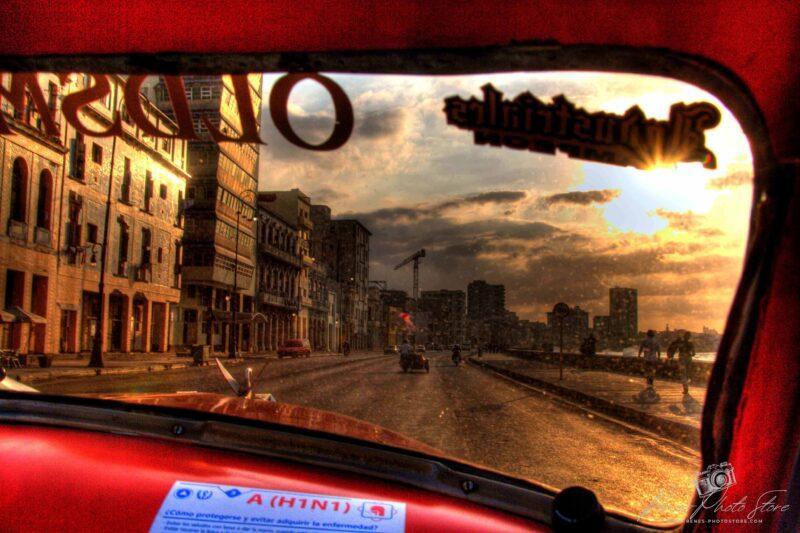 Ride on Havana Malecón | 1952 Oldsmobile Photo Download