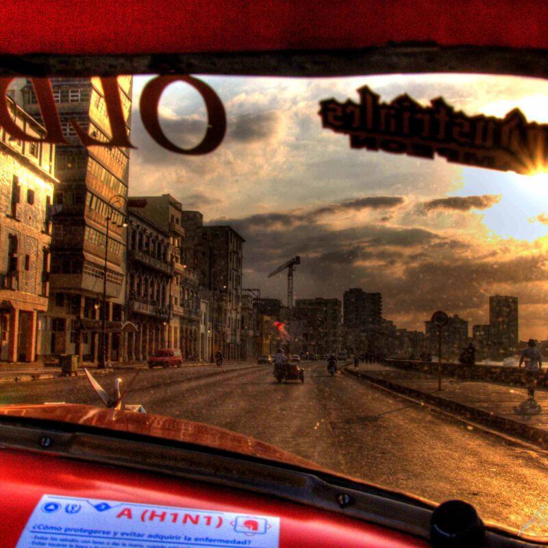 Ride on Havana Malecón | 1952 Oldsmobile Photo Download
