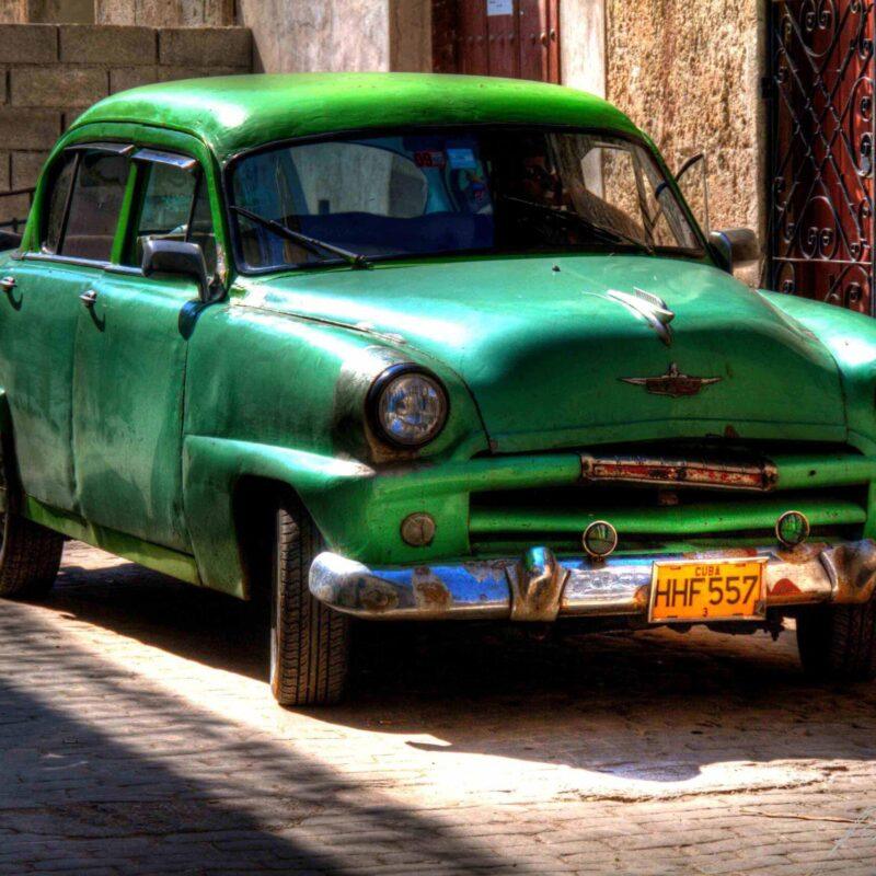 Stunning digital photo of a green 1954 Plymouth on Havana’s streets—vintage American car charm. Instant high-res download.