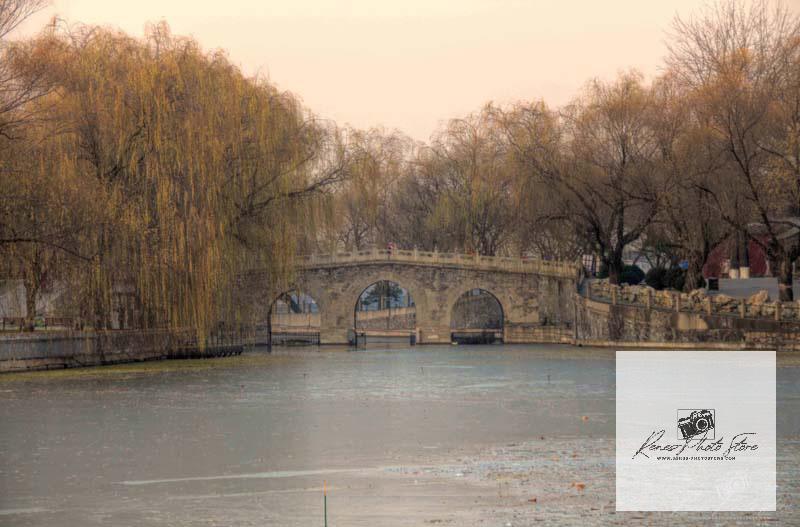 Stone Bridge and Winter Willows at Beihai Park, Beijing | Tranquil Lake Photo Download