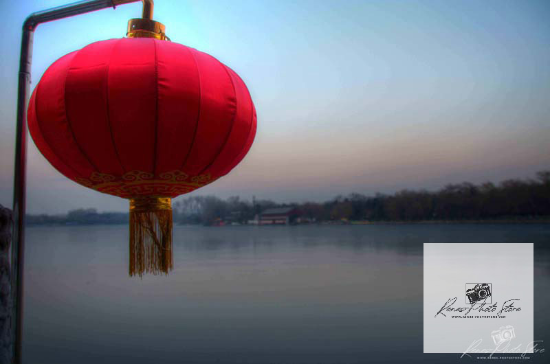 Red Lantern over Beihai Lake | Beijing Evening Mood Photo Download