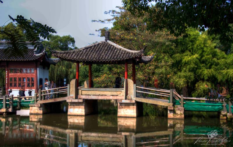 Pavilion Bridge on West Lake in Hangzhou | Classical Garden Photo Download