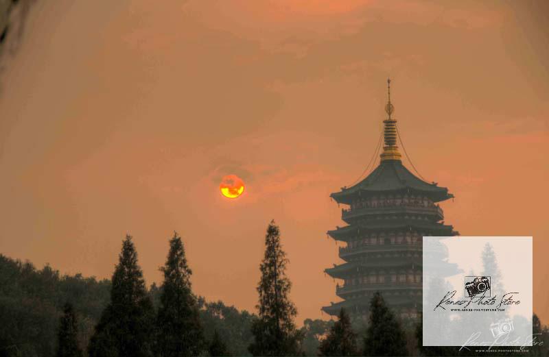 Leifeng Pagoda at Sunset in Hangzhou | China Cityscape Photo Download