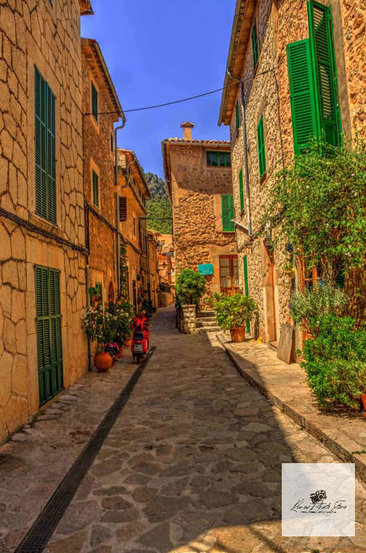 Valldemossa, Mallorca | Golden Alley in the Tramuntana – Photo Download