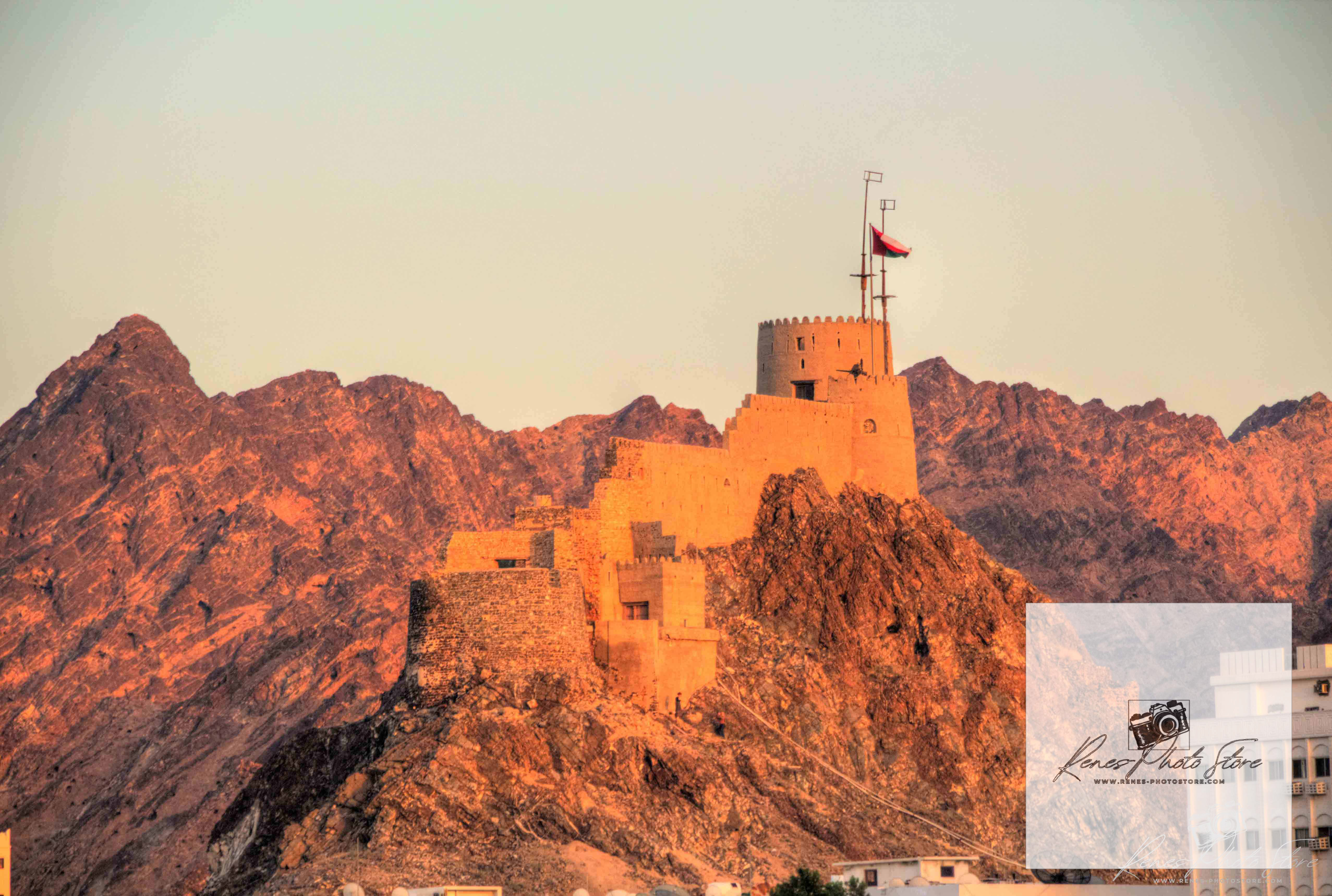 Muttrah Fort in Muscat, Oman | Mountain Fortress Photo Download