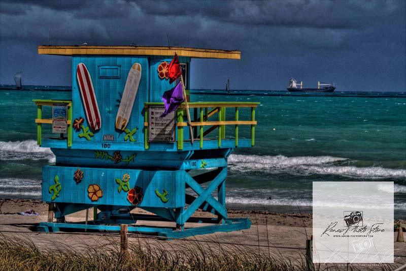 Lifeguard Tower in South Beach, Miami | Urban Seascape Photo Download
