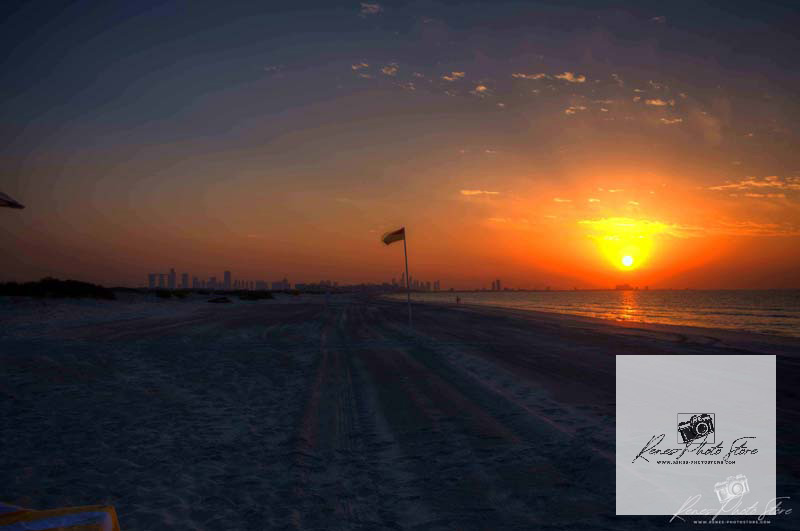 Sunset at Saadiyat Beach Club in Abu Dhabi | Desert Seascape Photo Download