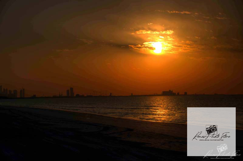 Sunset at Saadiyat Beach Club in Abu Dhabi | Golden Seascape Photo Download