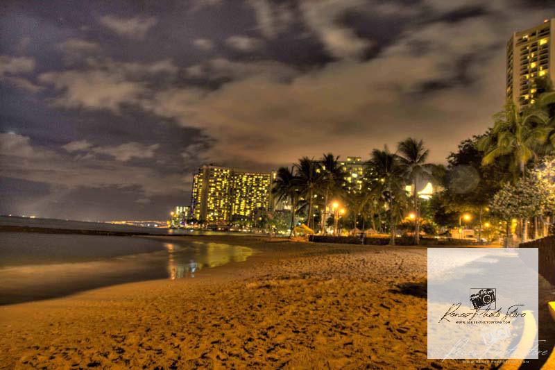 Waikiki Beach at Night in Honolulu | Tropical City Shoreline Photo Download