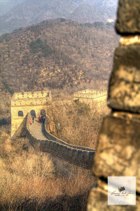 Great Wall at Badaling Winding through Winter Hills | Watchtower and Wall Curve Photo Download