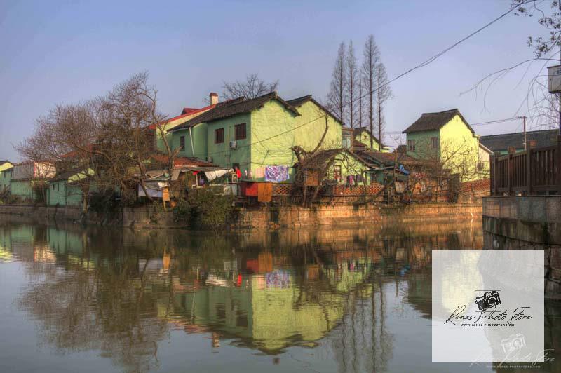 Canal Houses Reflected in Qibao Ancient Town, Shanghai | Water Town Photo Download